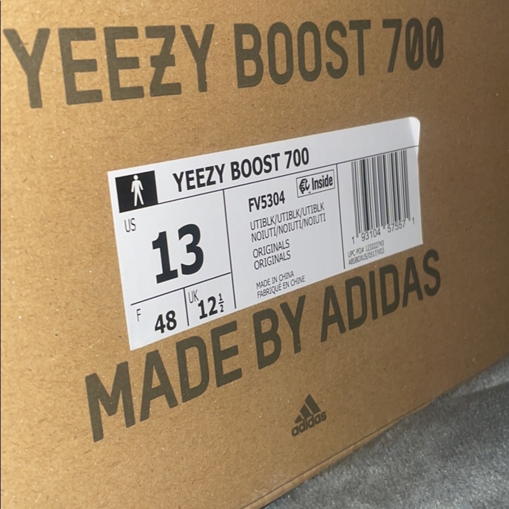 Yeezy 700 Utility Black size 13
